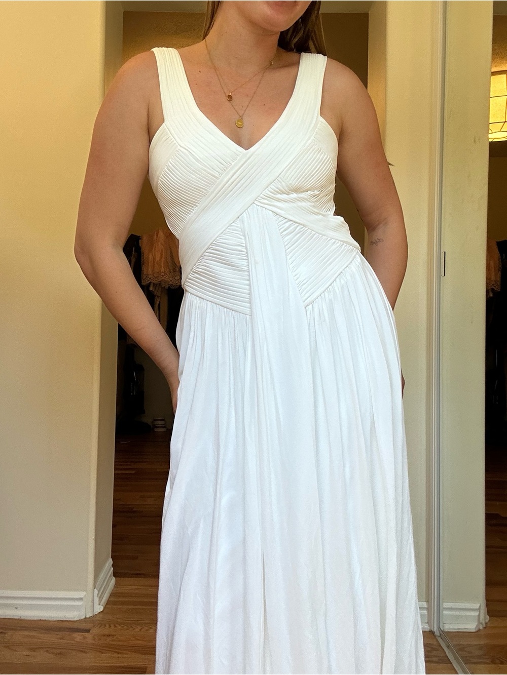 White backless dress - Picture 2 of 12